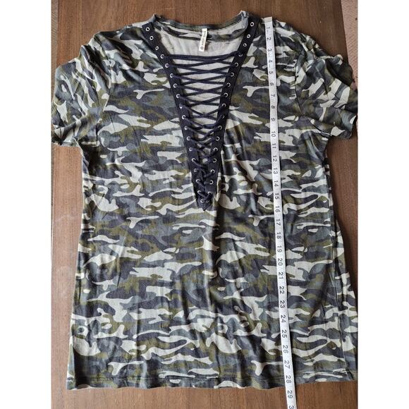 Emma & Sam Top Camouflage Design Short Sleeves Deep V lace up Front size M - Picture 5 of 7